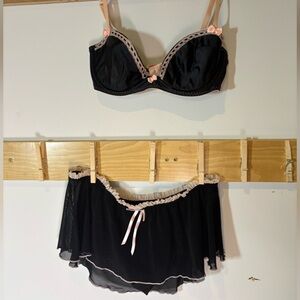 Victoria's Secret Black and Pink Bra Set